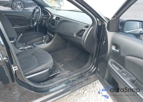 2013 Chrysler 200 Touring z USA, uszkodzony, nr VIN 1C3CCBBGXDN706657